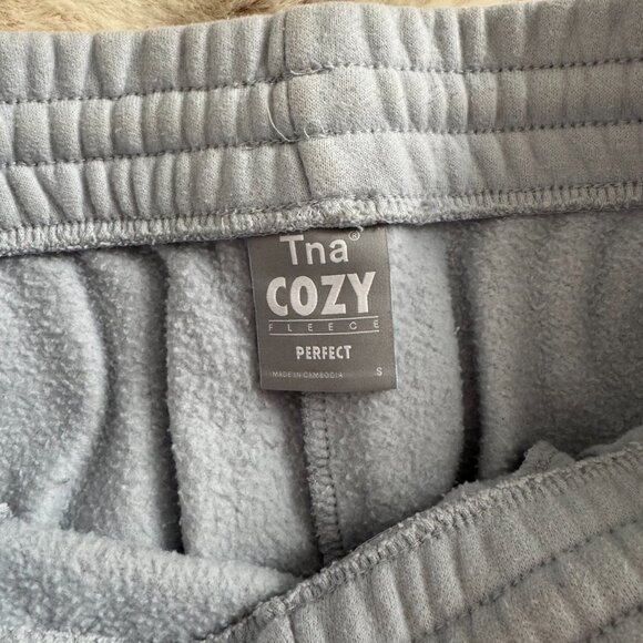 Aritzia sweatpants - Picture 2 of 4